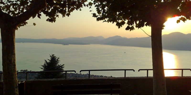 Vista sul lago di Garda dalla chiesa di Albisano